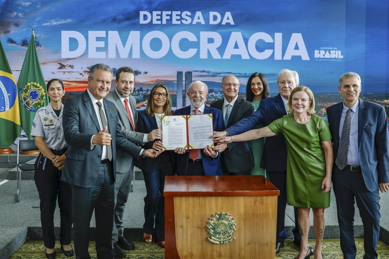 1e3eb20d aaa5 4ca1 89b7 8546de0ec1a4