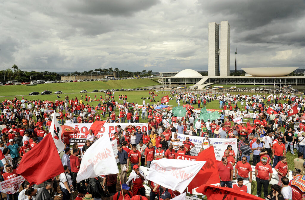 4015739734 centrais sindicais protestam em brasilia contra a terceirizacao 1315850058 1024x671 1