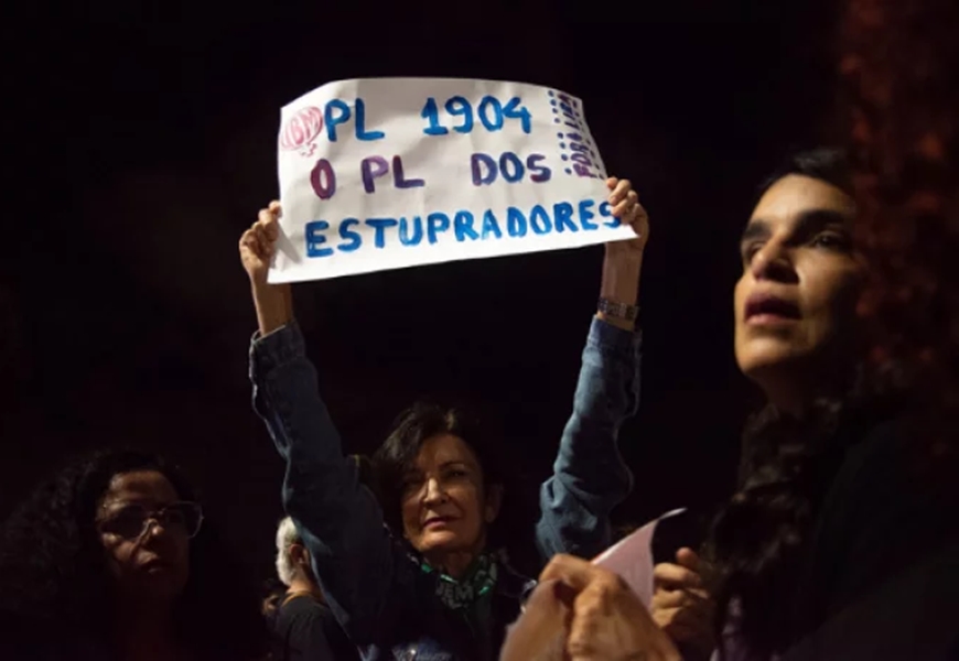 manifestacao contra pl estuprador